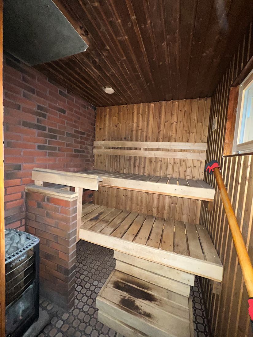 Sauna tiiliseinällä